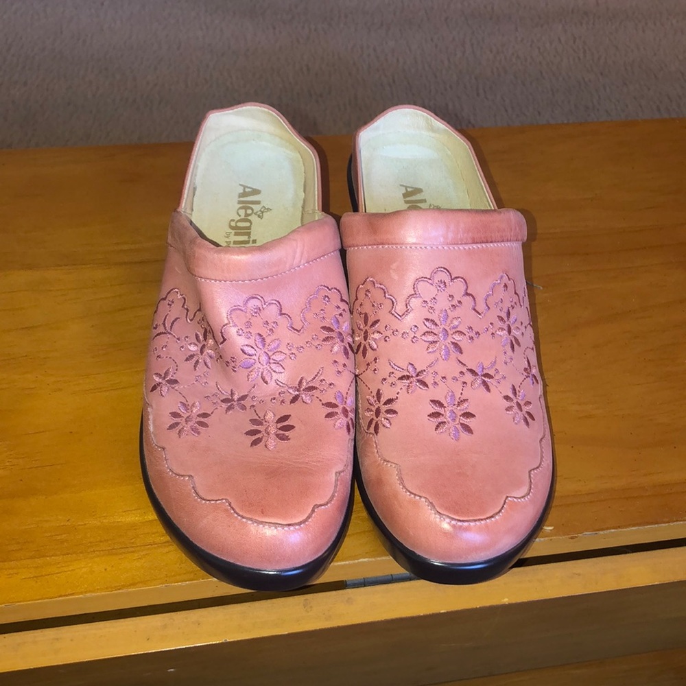 Alegria Clogs, nwot, size 38, pink